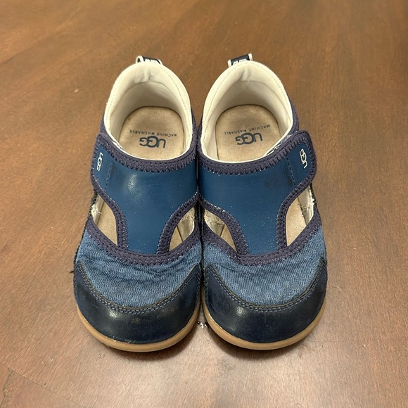 Kids Ugg shoes - Picture 1 of 5